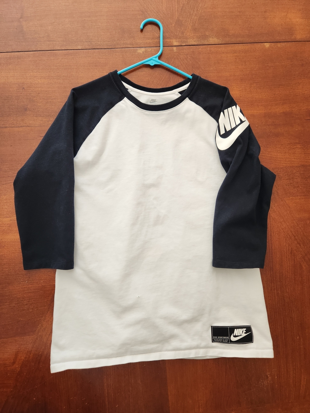 Nike 3/4 Sleeve Tee Women's Large Has Small Mark